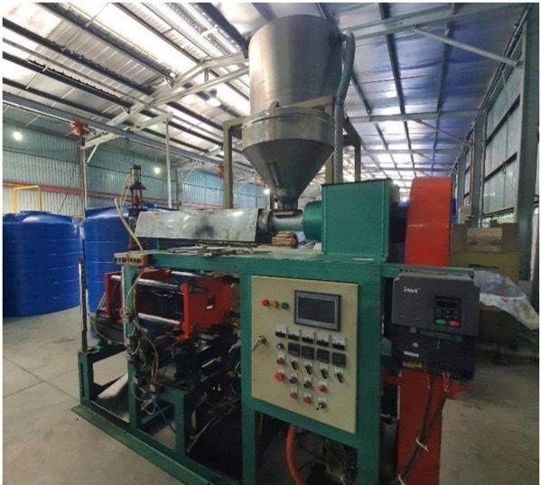 Dây chuyền thổi nhựa